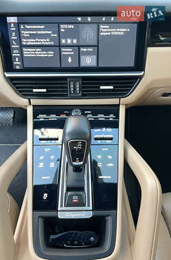 Внедорожник / Кроссовер Porsche Cayenne 2019 в 