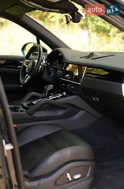 Внедорожник / Кроссовер Porsche Cayenne 2018 в 