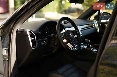 Внедорожник / Кроссовер Porsche Cayenne 2018 в 