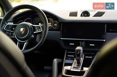 Внедорожник / Кроссовер Porsche Cayenne 2018 в 