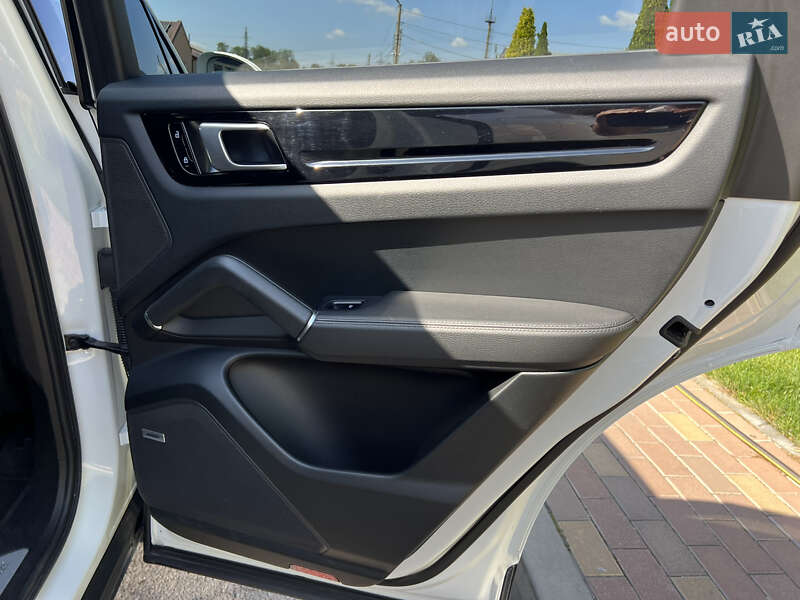 Внедорожник / Кроссовер Porsche Cayenne 2019 в Днепре