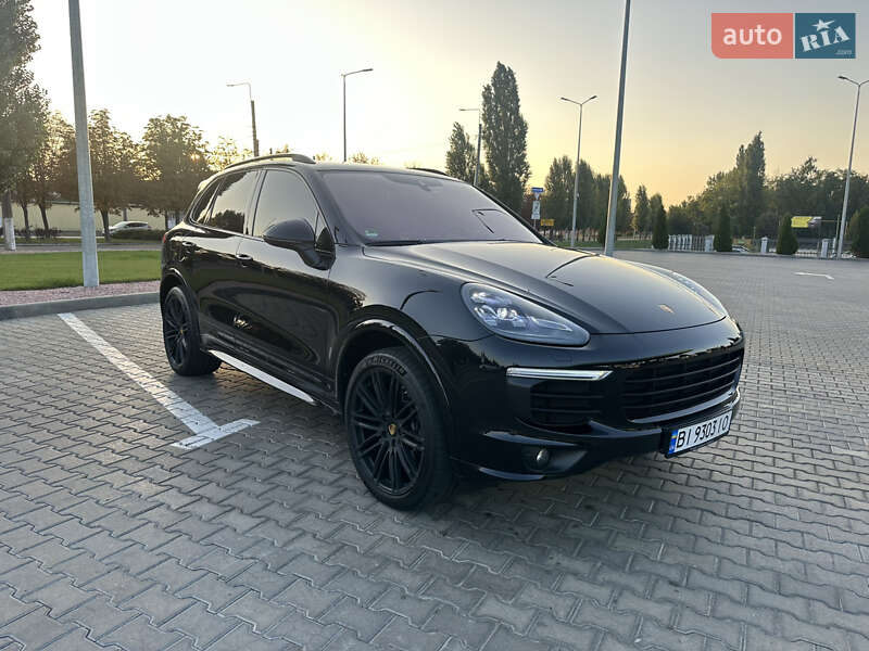 Внедорожник / Кроссовер Porsche Cayenne 2017 в 