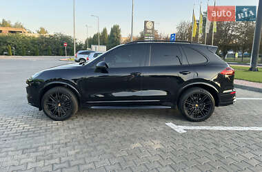 Внедорожник / Кроссовер Porsche Cayenne 2017 в 