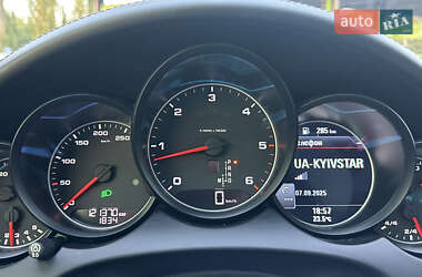 Внедорожник / Кроссовер Porsche Cayenne 2017 в 