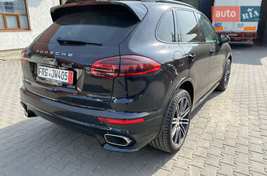 Внедорожник / Кроссовер Porsche Cayenne 2017 в 