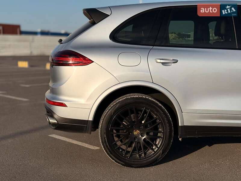 Позашляховик / Кросовер Porsche Cayenne 2016 в Львові