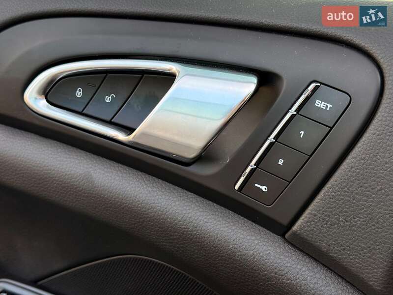 Позашляховик / Кросовер Porsche Cayenne 2016 в Львові