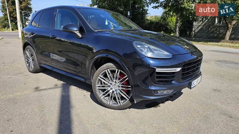 Внедорожник / Кроссовер Porsche Cayenne 2015 в 