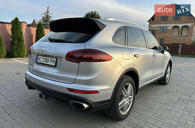 Внедорожник / Кроссовер Porsche Cayenne 2015 в 