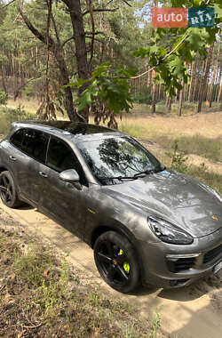 Позашляховик / Кросовер Porsche Cayenne 2015 в 