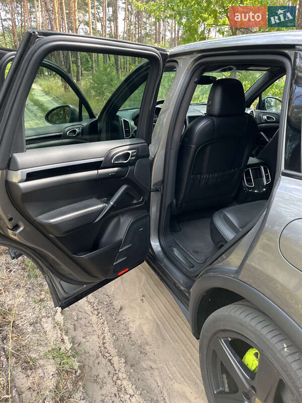 Внедорожник / Кроссовер Porsche Cayenne 2015 в Кременчуге