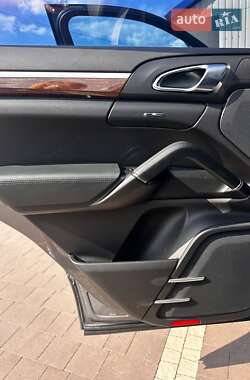 Внедорожник / Кроссовер Porsche Cayenne 2013 в 