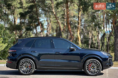 Позашляховик / Кросовер Porsche Cayenne 2019 в 