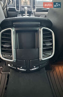 Внедорожник / Кроссовер Porsche Cayenne 2014 в 