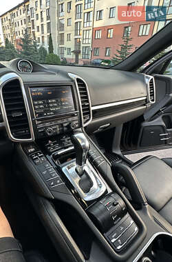 Внедорожник / Кроссовер Porsche Cayenne 2014 в 