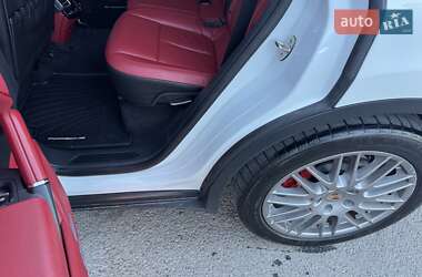 Позашляховик / Кросовер Porsche Cayenne 2014 в 