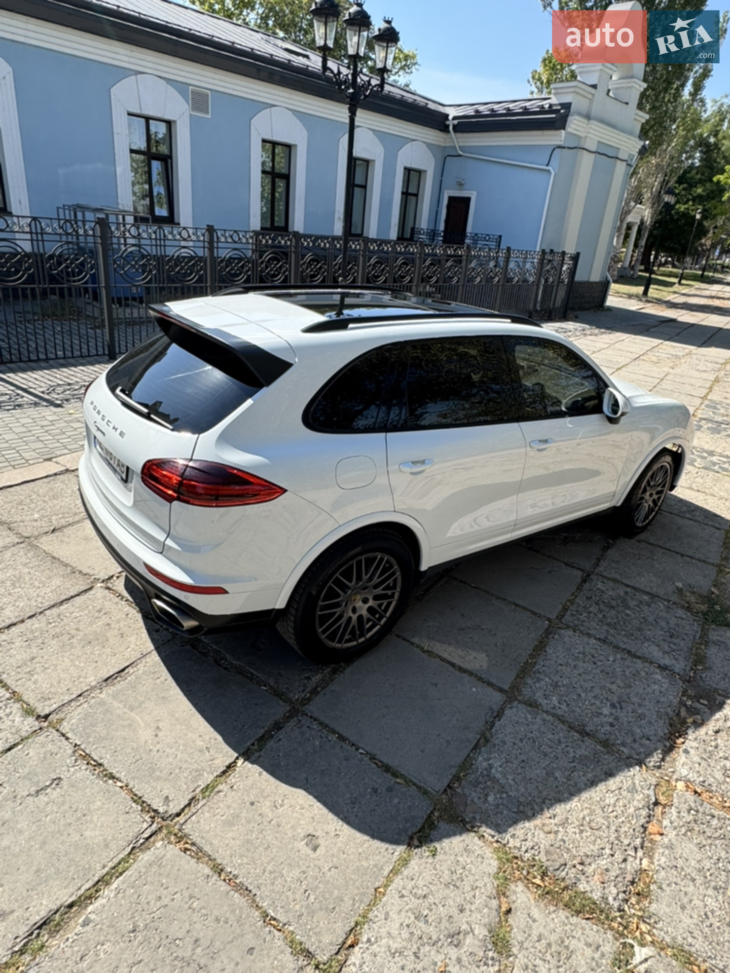 2016 Porsche Cayenne - мініатюра 2