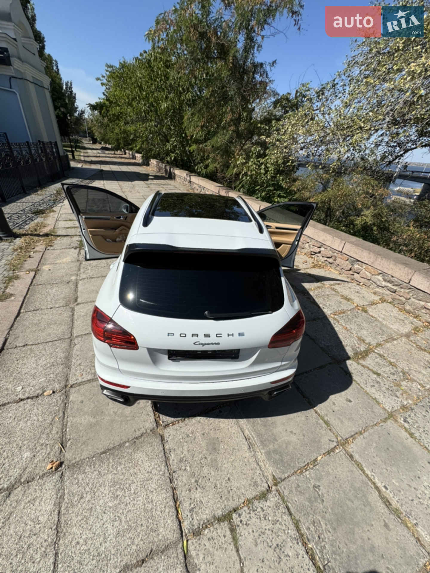 2016 Porsche Cayenne - мініатюра 3