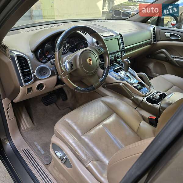 Внедорожник / Кроссовер Porsche Cayenne 2012 в Киеве