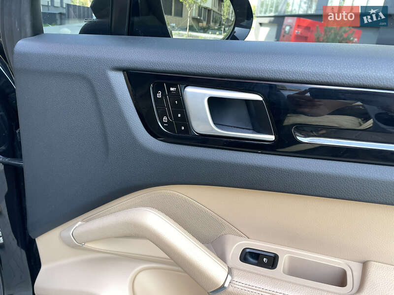 Внедорожник / Кроссовер Porsche Cayenne 2019 в Львове фото 36 Внедорожник / Кроссовер Porsche Cayenne 2019 в Львове