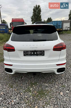 Позашляховик / Кросовер Porsche Cayenne 2015 в  фото 21 Позашляховик / Кросовер Porsche Cayenne 2015 в