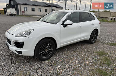 Позашляховик / Кросовер Porsche Cayenne 2015 в  фото 25 Позашляховик / Кросовер Porsche Cayenne 2015 в