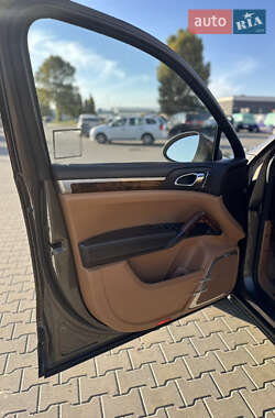 Внедорожник / Кроссовер Porsche Cayenne 2011 в 