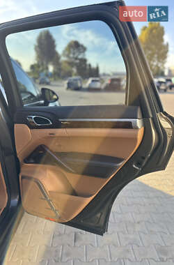 Внедорожник / Кроссовер Porsche Cayenne 2011 в 