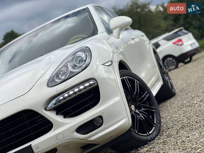 Внедорожник / Кроссовер Porsche Cayenne 2011 в Стрые
