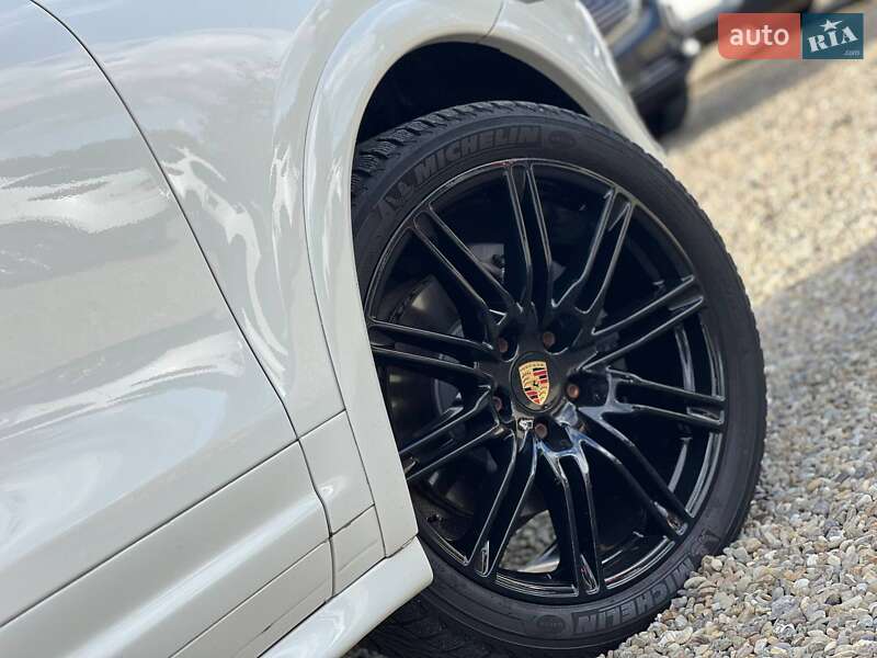 Внедорожник / Кроссовер Porsche Cayenne 2011 в Стрые