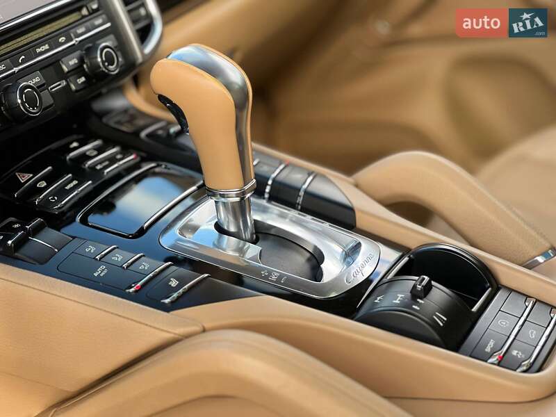 Внедорожник / Кроссовер Porsche Cayenne 2011 в Стрые