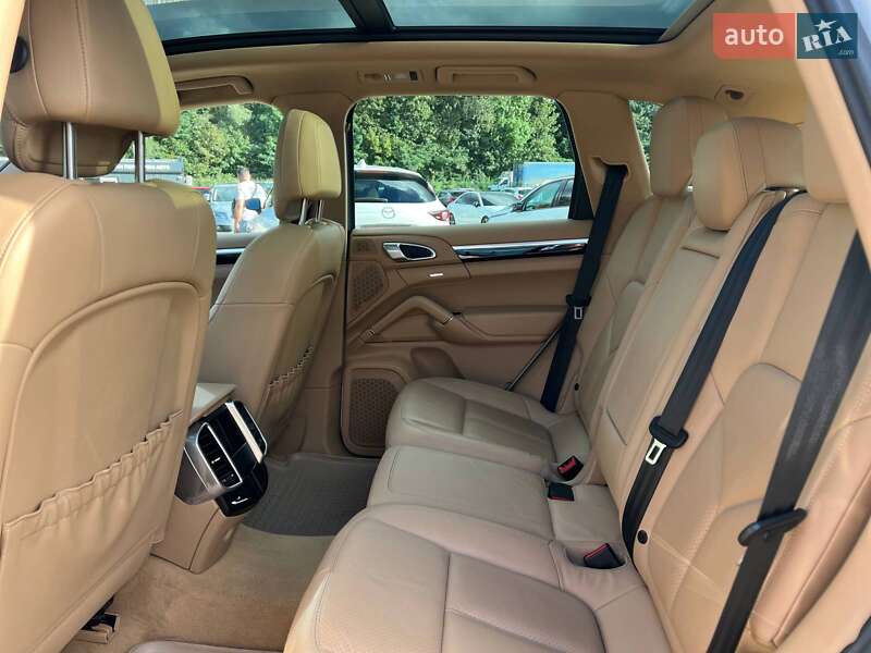 Внедорожник / Кроссовер Porsche Cayenne 2011 в Стрые