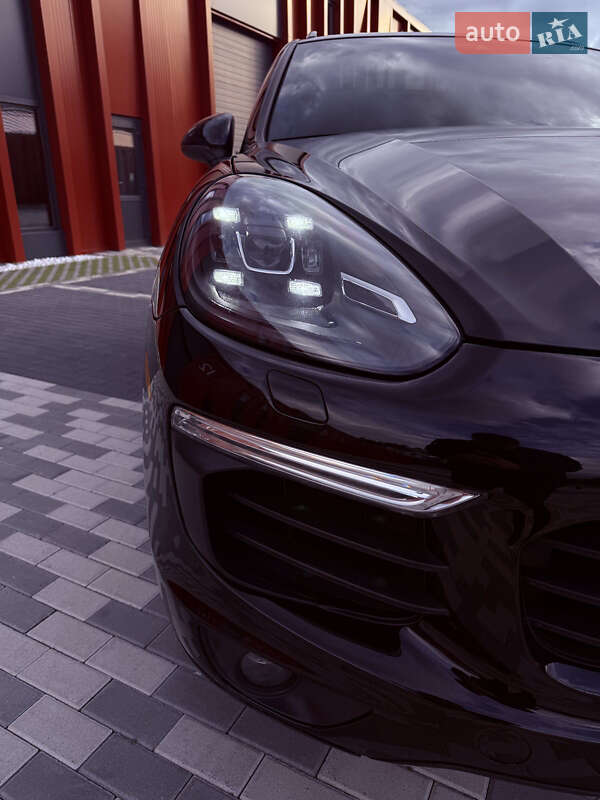 Позашляховик / Кросовер Porsche Cayenne 2017 в Львові