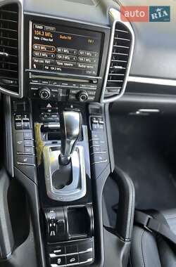 Позашляховик / Кросовер Porsche Cayenne 2012 в 