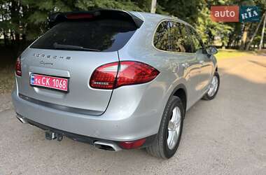 Позашляховик / Кросовер Porsche Cayenne 2012 в 