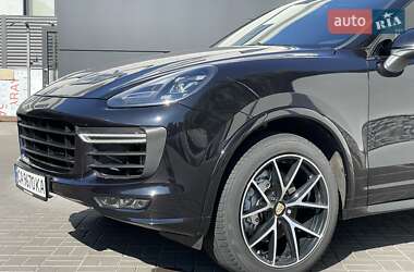 Позашляховик / Кросовер Porsche Cayenne 2016 в 