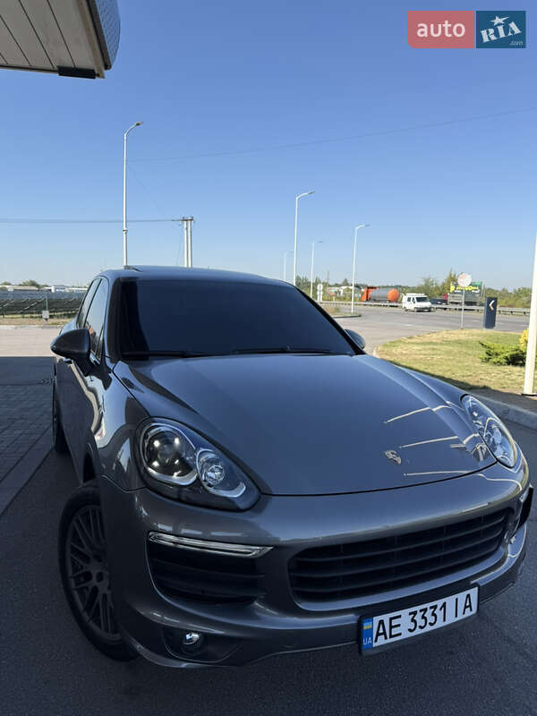 Позашляховик / Кросовер Porsche Cayenne 2015 в 