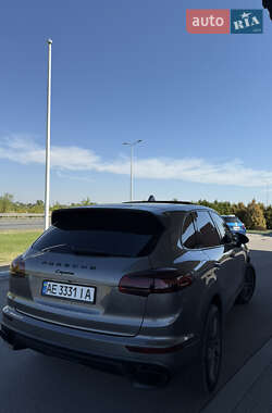 Позашляховик / Кросовер Porsche Cayenne 2015 в 