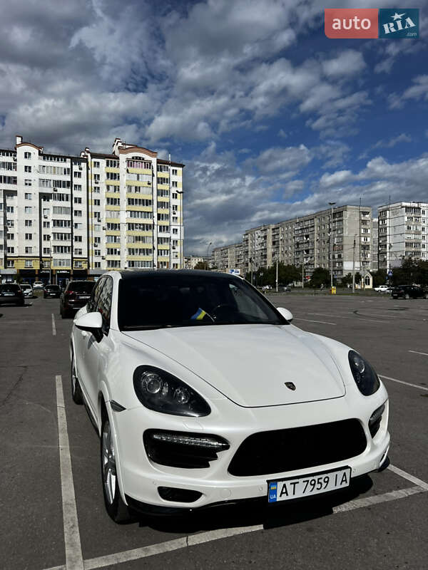 Внедорожник / Кроссовер Porsche Cayenne 2011 в Микуличине