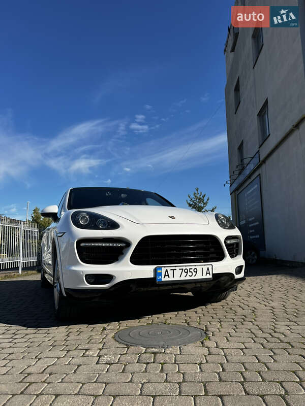 Внедорожник / Кроссовер Porsche Cayenne 2011 в Микуличине