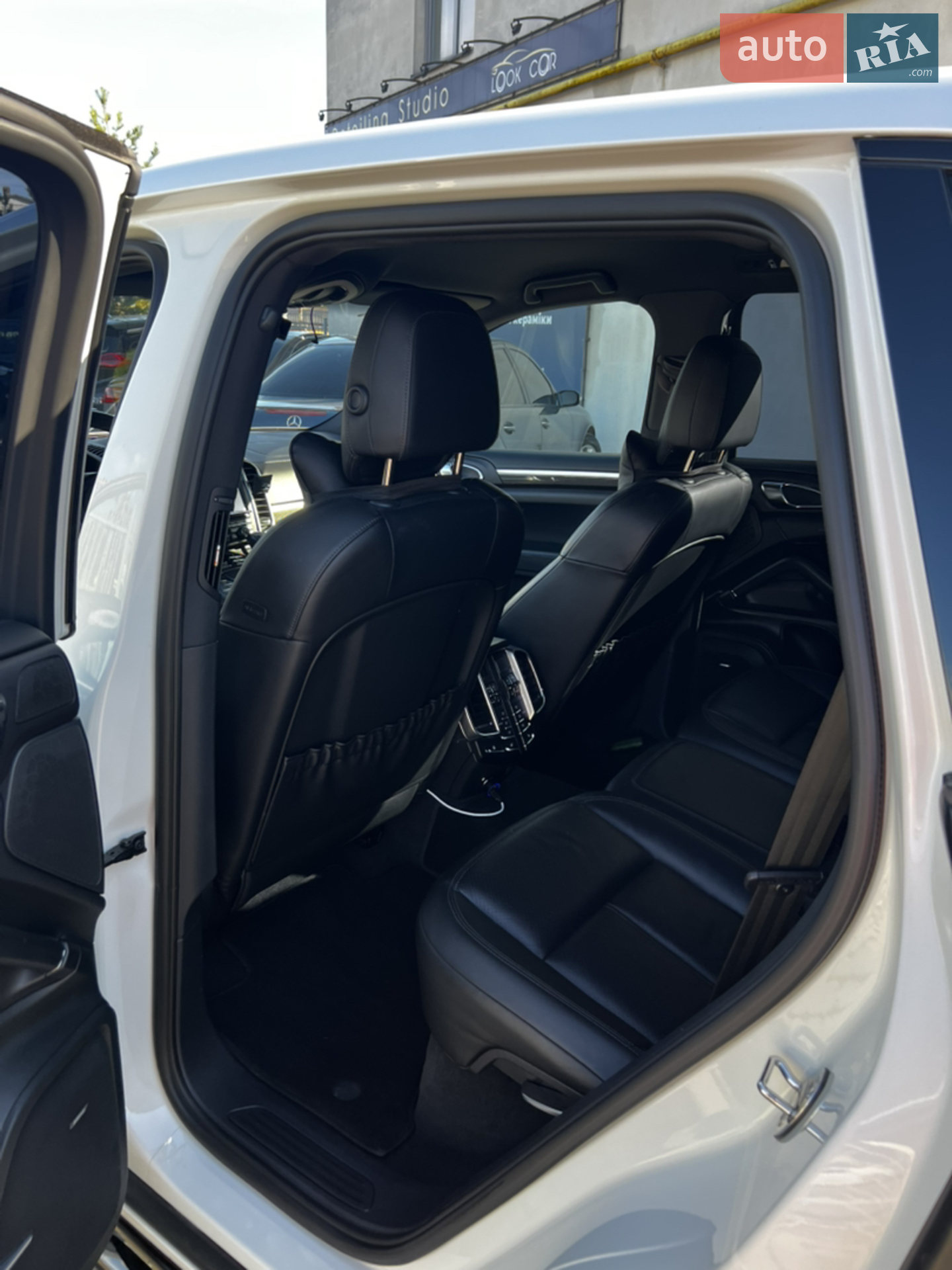 2011 Porsche Cayenne - мініатюра 27