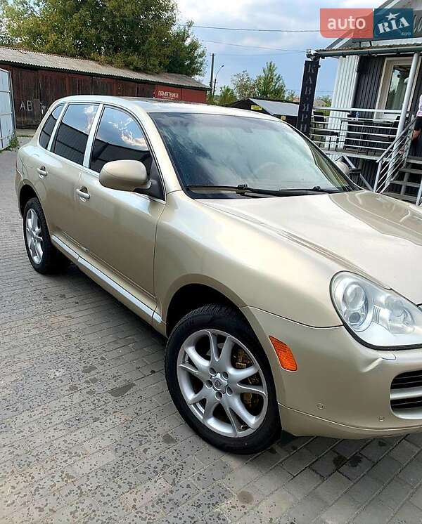 Внедорожник / Кроссовер Porsche Cayenne 2004 в Малине