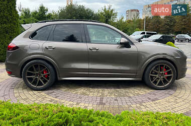 Позашляховик / Кросовер Porsche Cayenne 2012 в 