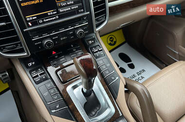 Позашляховик / Кросовер Porsche Cayenne 2012 в 