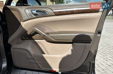 Внедорожник / Кроссовер Porsche Cayenne 2011 в Ровно