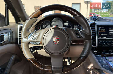 Позашляховик / Кросовер Porsche Cayenne 2011 в 