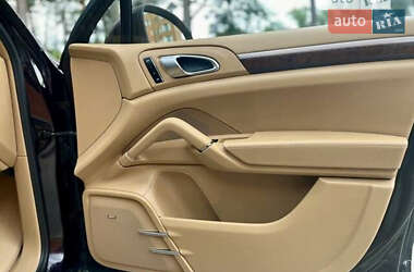 Позашляховик / Кросовер Porsche Cayenne 2011 в 