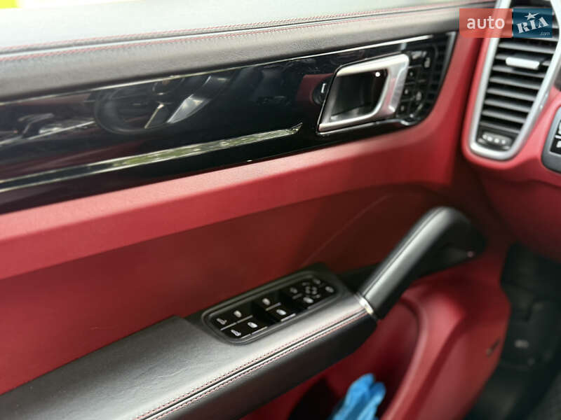 Позашляховик / Кросовер Porsche Cayenne 2019 в Києві