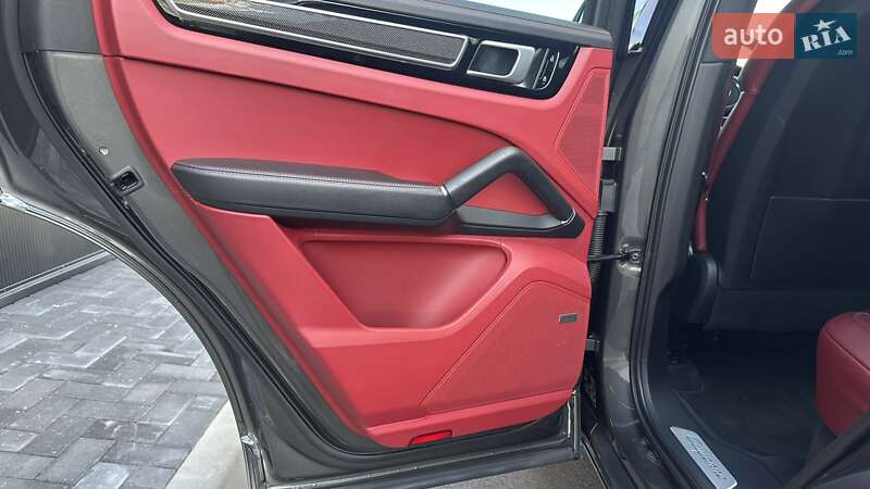 Внедорожник / Кроссовер Porsche Cayenne 2021 в Киеве