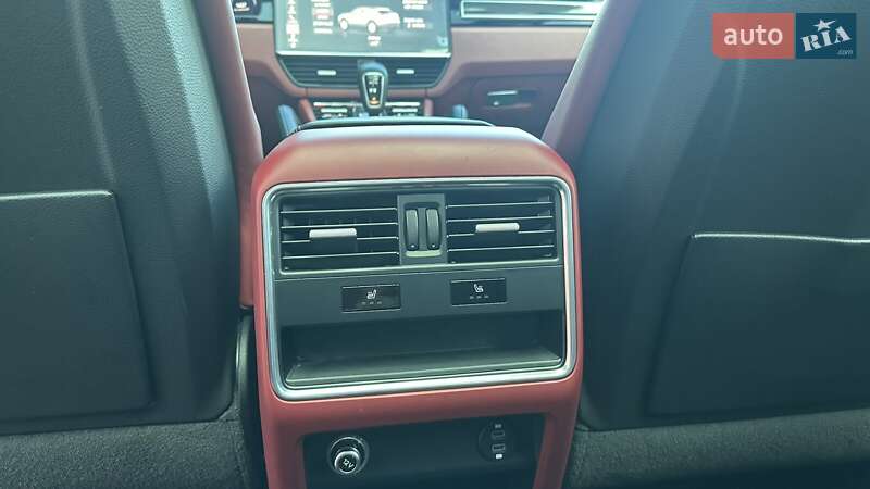 Внедорожник / Кроссовер Porsche Cayenne 2021 в Киеве